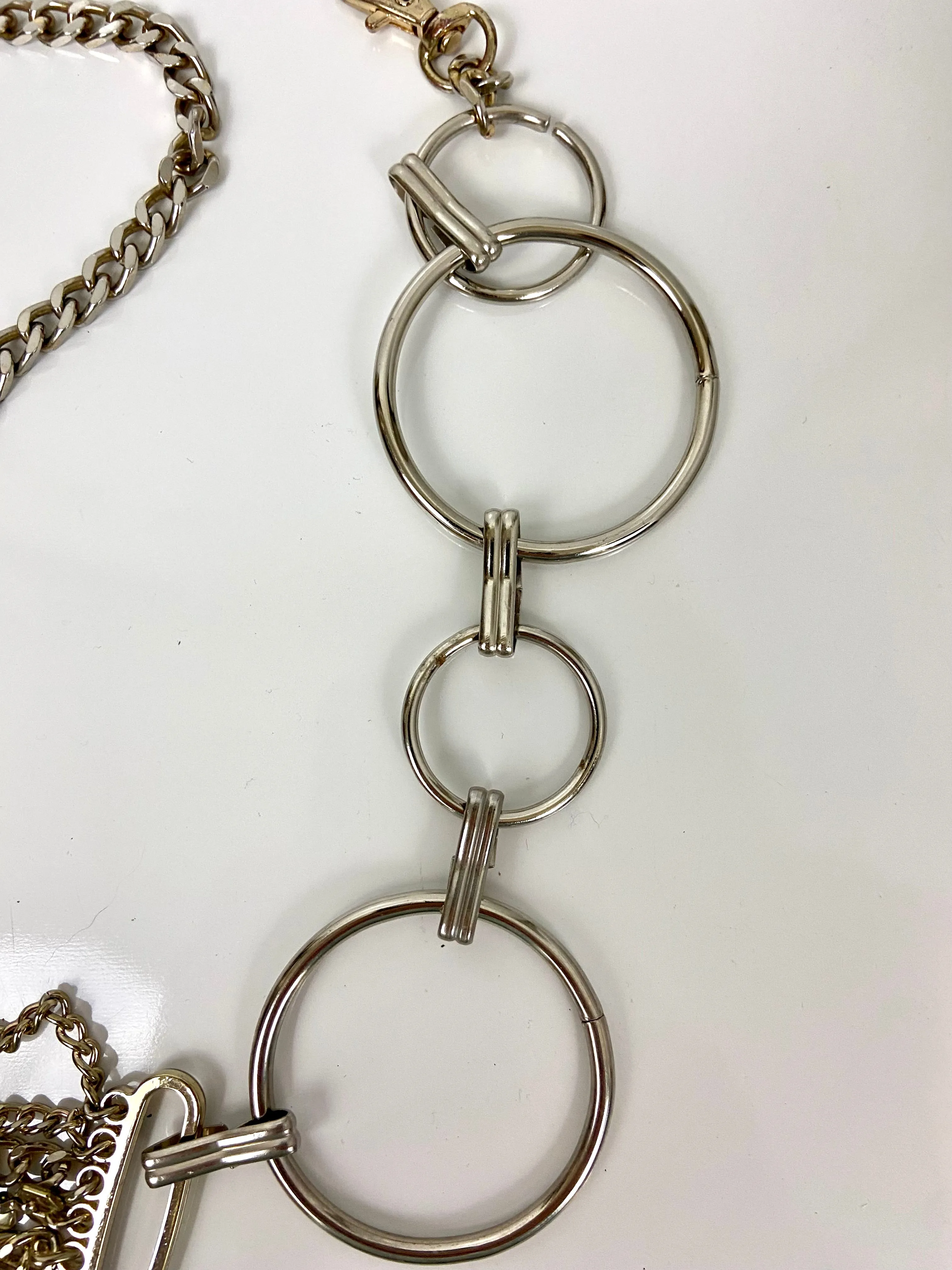 Circle and chain belt